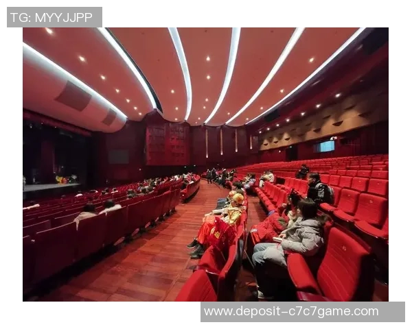 足球运动员在镜头下的瞬间捕捉与背后故事的深度剖析